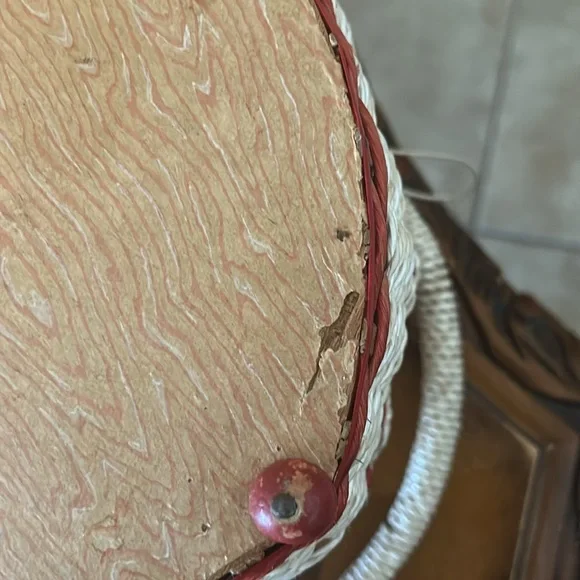 Vintage JCPenney Sewing Basket Constructed from Woven Wicker. - Picture 12 of 12